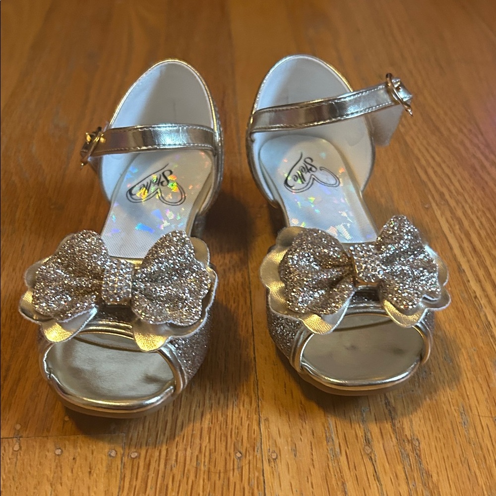 Stylish Gold Kids Shoes with Glitter Bow - Picture 5 of 5